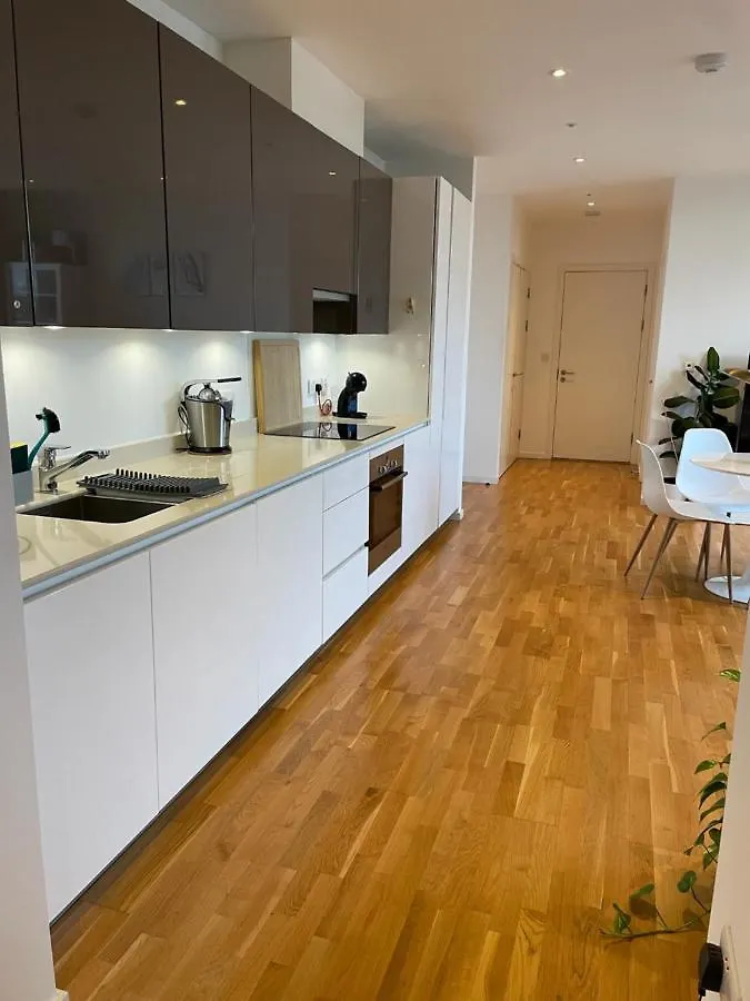 Ubytování v soukromí Luxury En-Suite Room Olympic Village In Shared Apartment Londýn