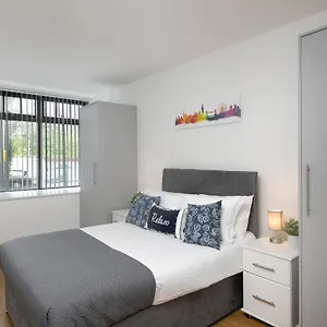 Skyvillion - Beautiful One Bedroom Near Heathrow Airport Apartment London