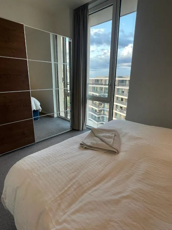 Homestay Luxury En-Suite Room Olympic Village In Shared Apartment London