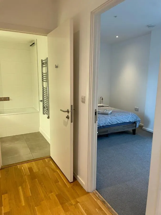 Luxury En-Suite Room Olympic Village In Shared Apartment London